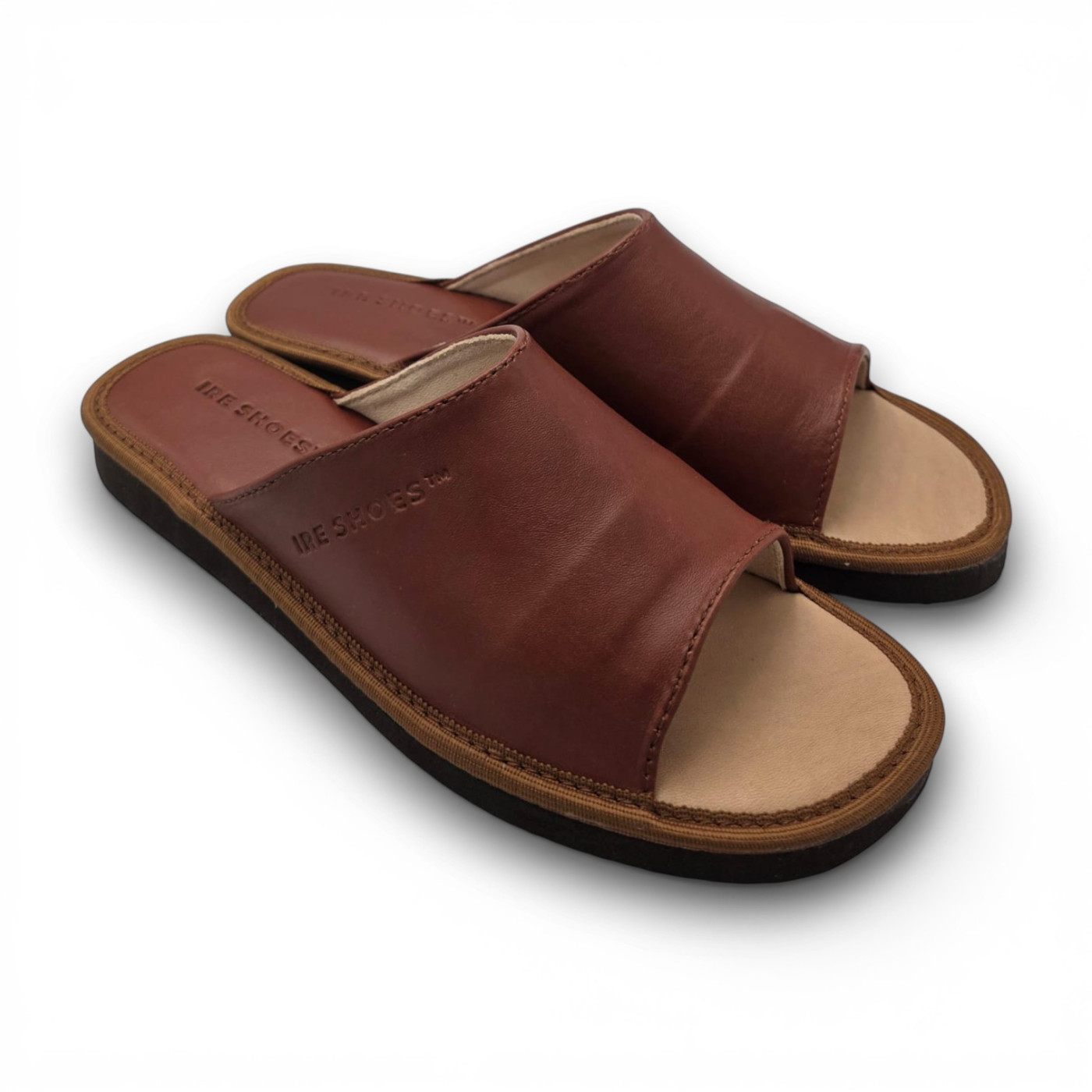 Brązowe kapcie IRE SHOES KDLG-276 — para z odkrytymi palcami