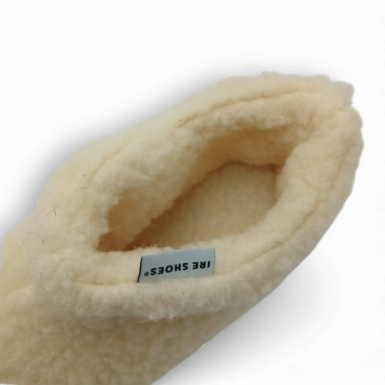 Wełniane wnętrze i metka IRE SHOES — detal BNWG25-260