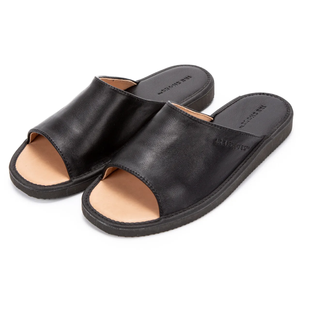 Para czarnych kapci IRE SHOES KDLG-280a z odkrytymi palcami — widok z przodu
