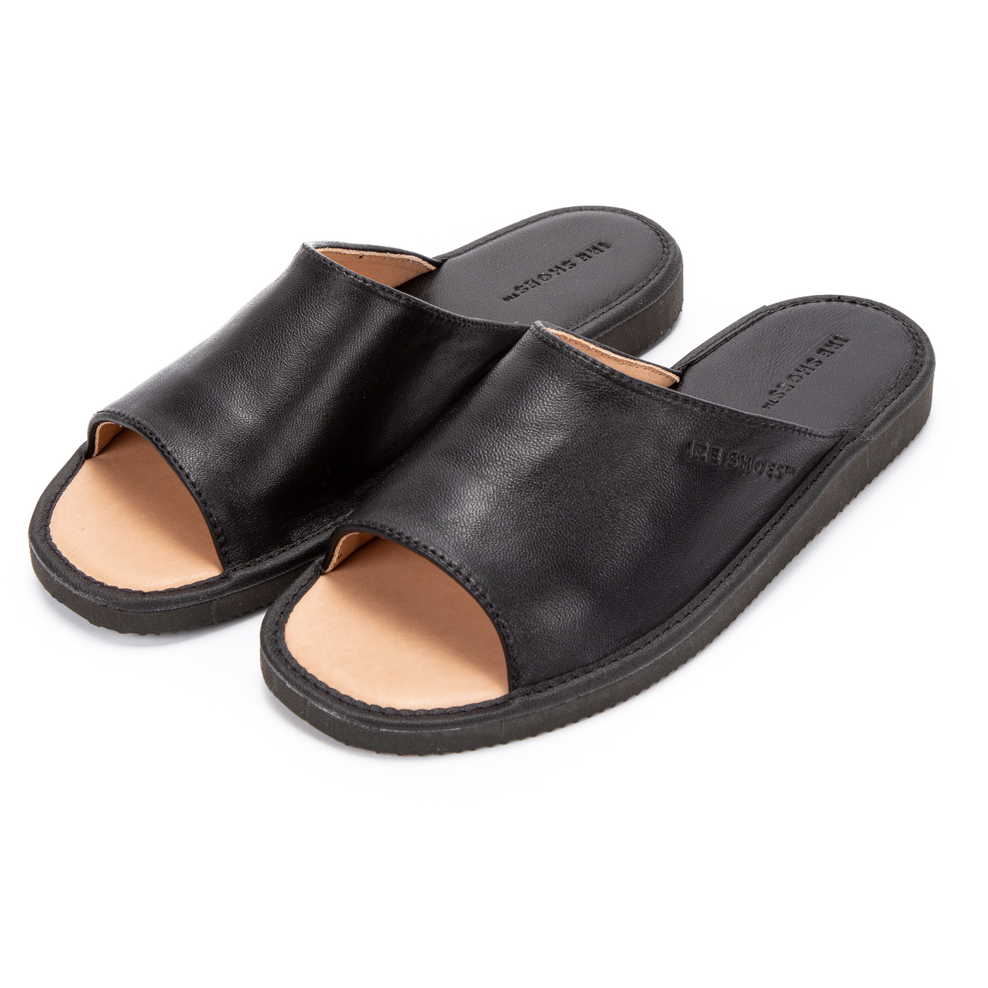 Para czarnych kapci IRE SHOES KDLG-280a z odkrytymi palcami — widok z przodu