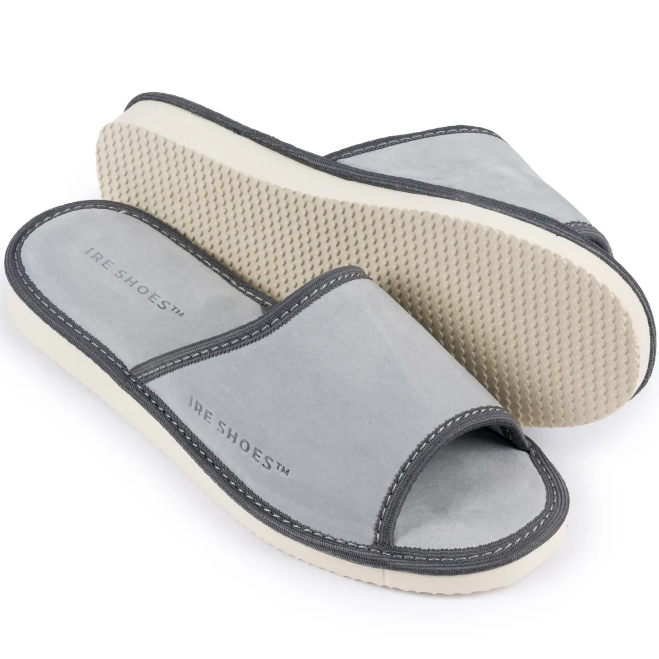 Szare kapcie IRE SHOES KODLG25-239 — para z widokiem wierzchu i jasnej podeszwy od spodu
