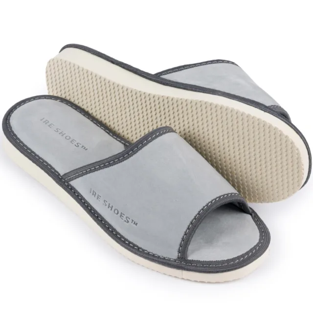 Szare kapcie IRE SHOES KODLG25-239 — para z widokiem wierzchu i jasnej podeszwy od spodu